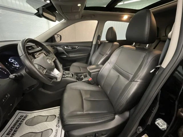 Used 2018 Magnetic Black Nissan SL image 11