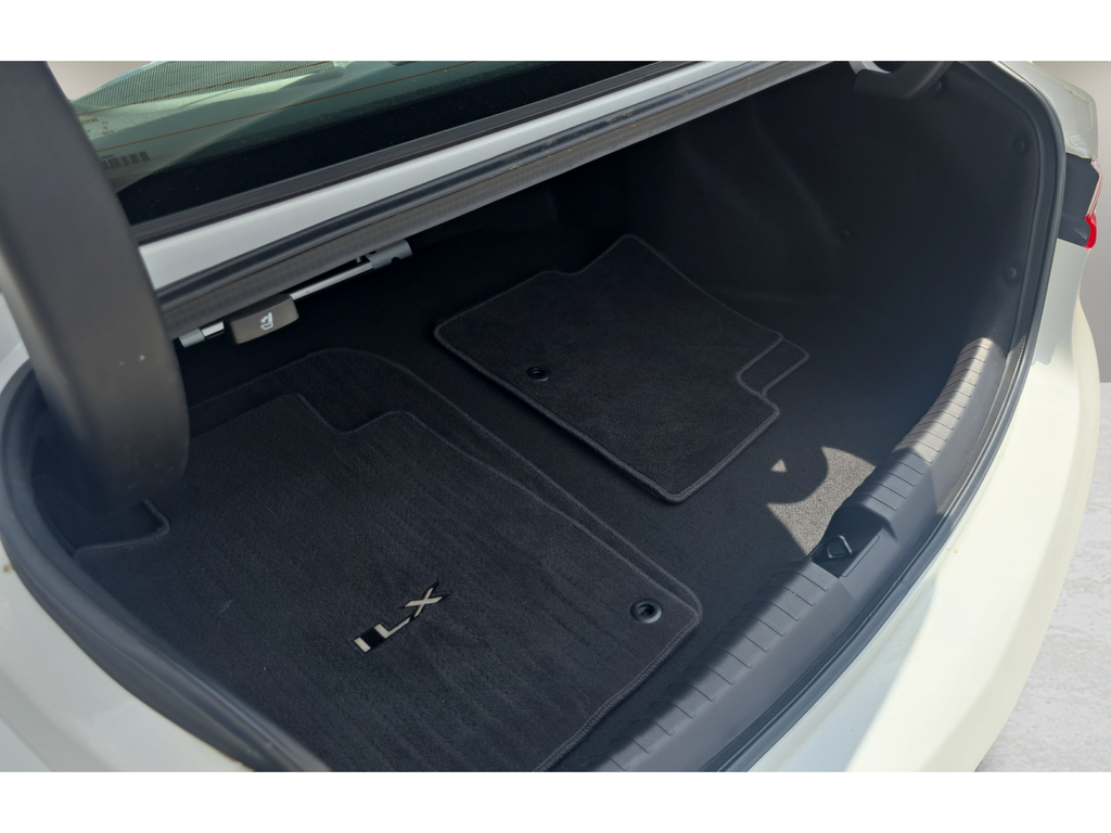 Used 2021 White Acura Premium and A-SPEC Packages image 9