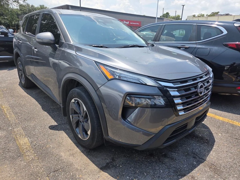 Used 2025 Gray Nissan SV image 3