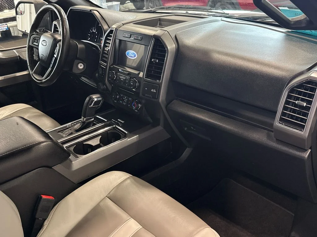 Used 2018 Silver Ford XLT image 34