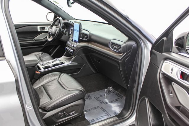 Used 2020 Silver Metallic Ford Platinum image 23