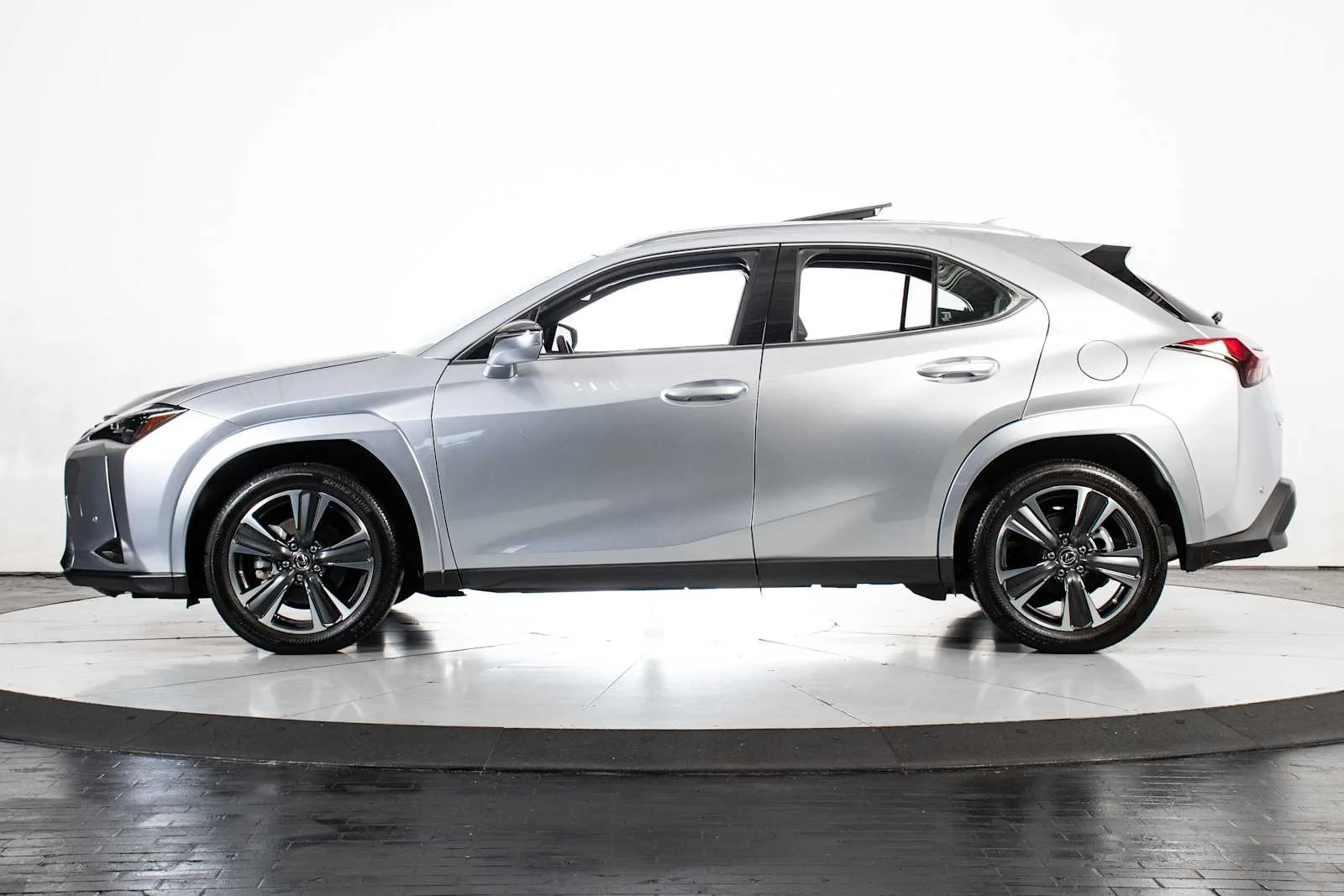 Certified Used 2024 IRIDIUM Lexus Premium image 2