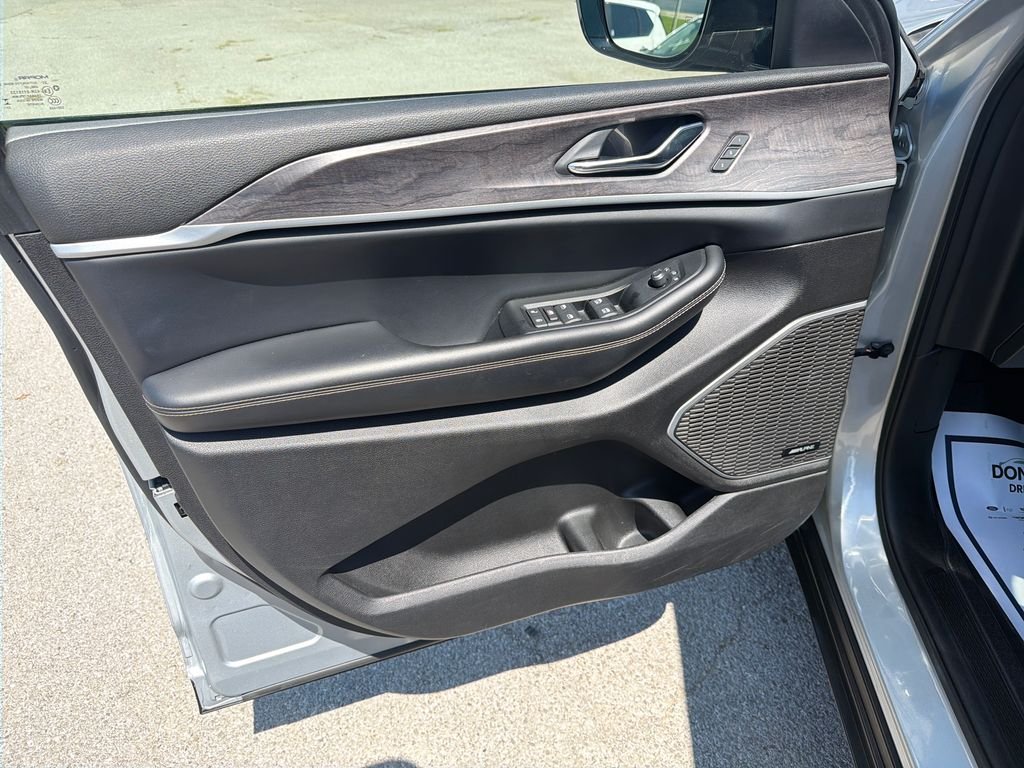 Used 2024 Silver Jeep 4xe image 14