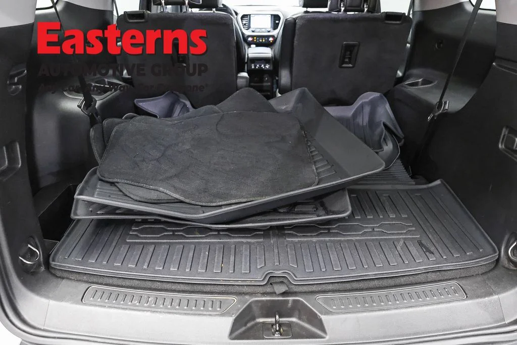 Used 2018 White GMC SLT-2 image 9