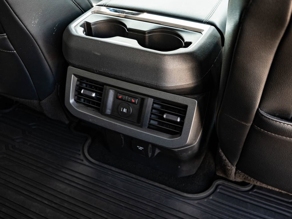 Used 2023 Agate Black Metallic Ford LARIAT image 40
