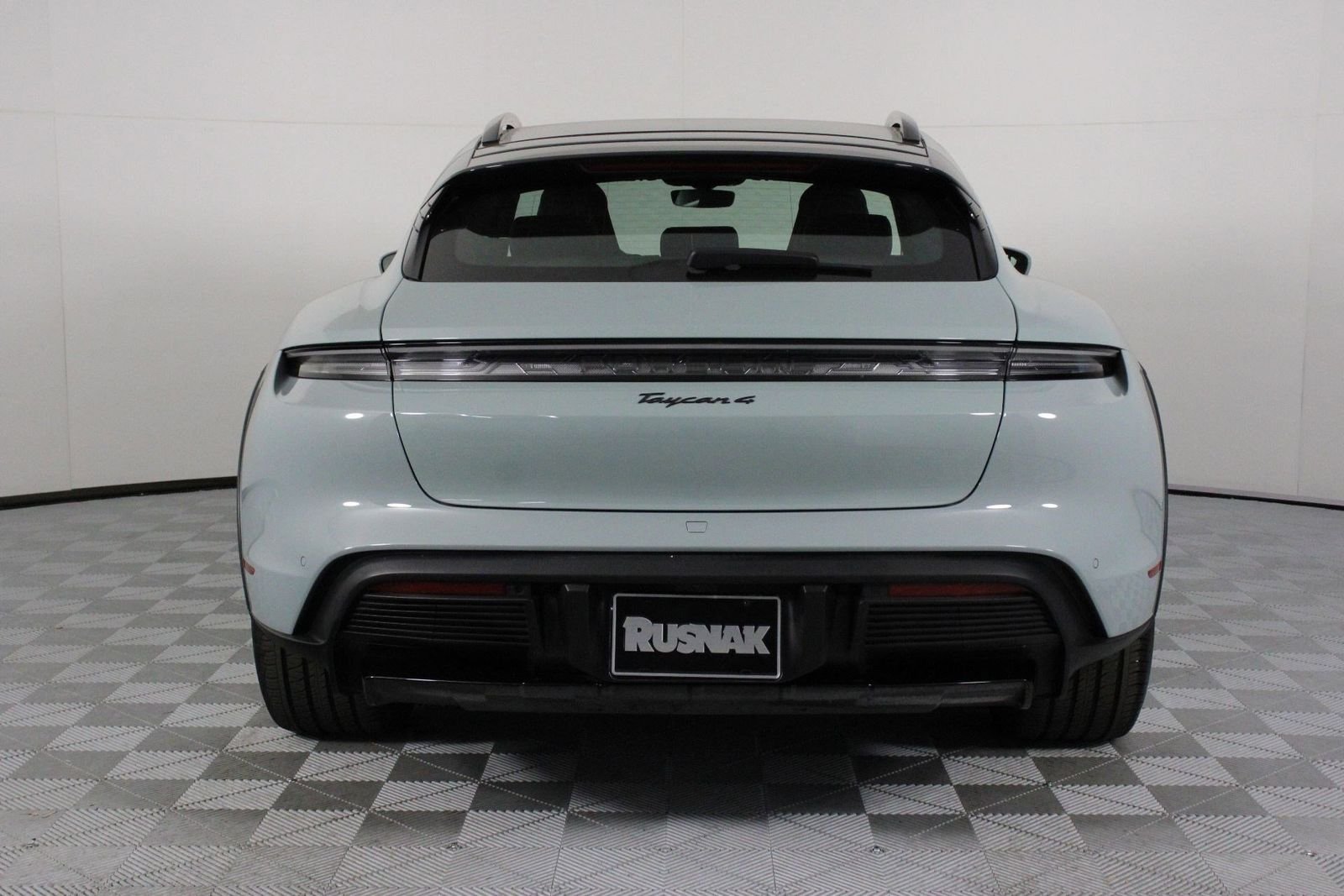 Certified Used 2025 Shade Green Metallic Porsche 4 image 6