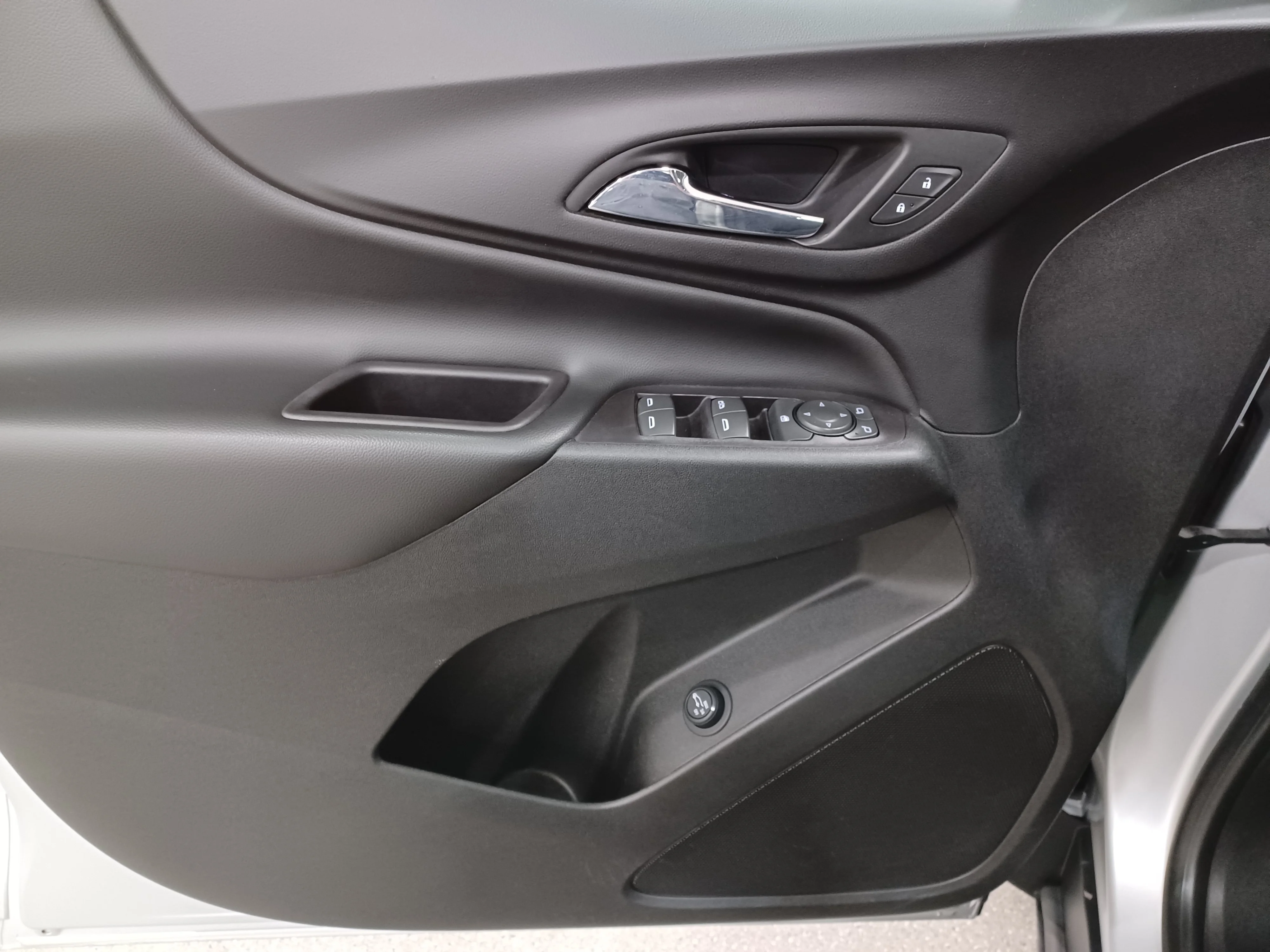 Certified Used 2018 Silver Ice Metallic Chevrolet LT AWD*Remote Start | Htd Seats | Pano Roof | Blind Spot Detection | Apple CarPlay | Roof Rails image 8