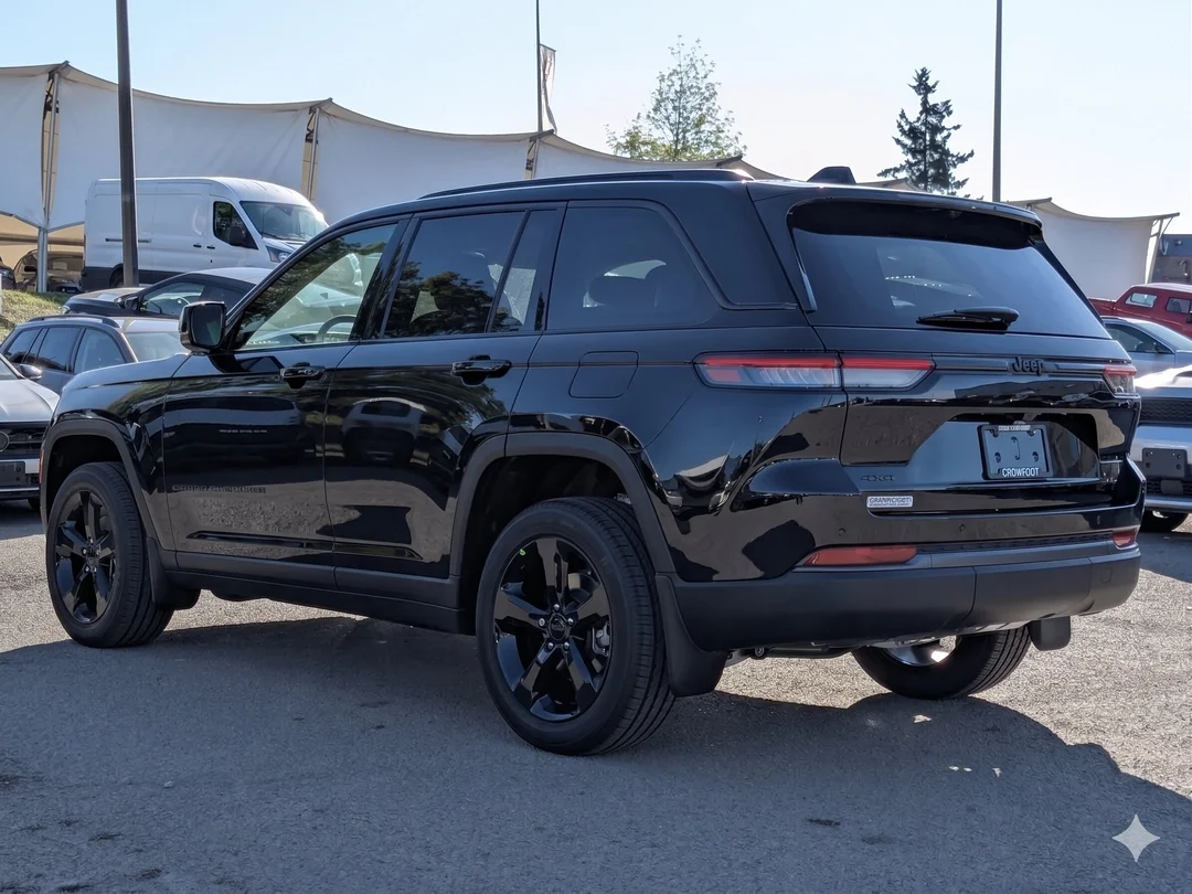 New 2026 Black Jeep Altitude - - 4x4 - - 20 Black Wheels - Power Sunroof - Diamond Black Crystal & More! image 6