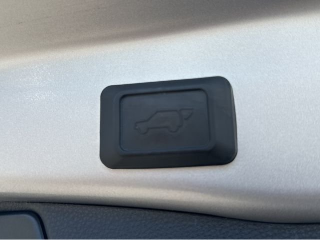 Used 2022 Silver Toyota XLE image 20