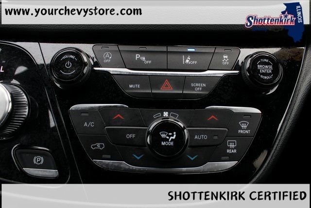 Used 2025 White Chrysler Select image 29