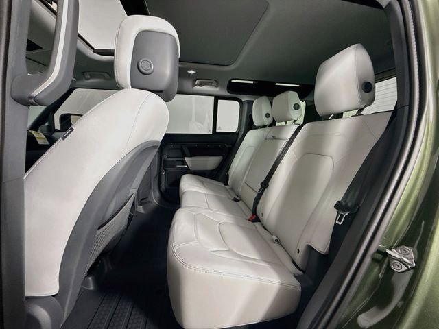 New 2026 Woolstone Green Land Rover X-Dynamic SE image 24