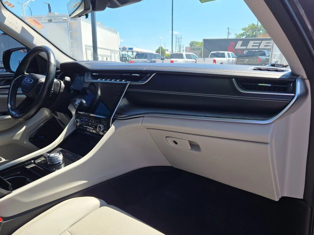 Certified Used 2021 Gray Metallic Jeep Overland image 7