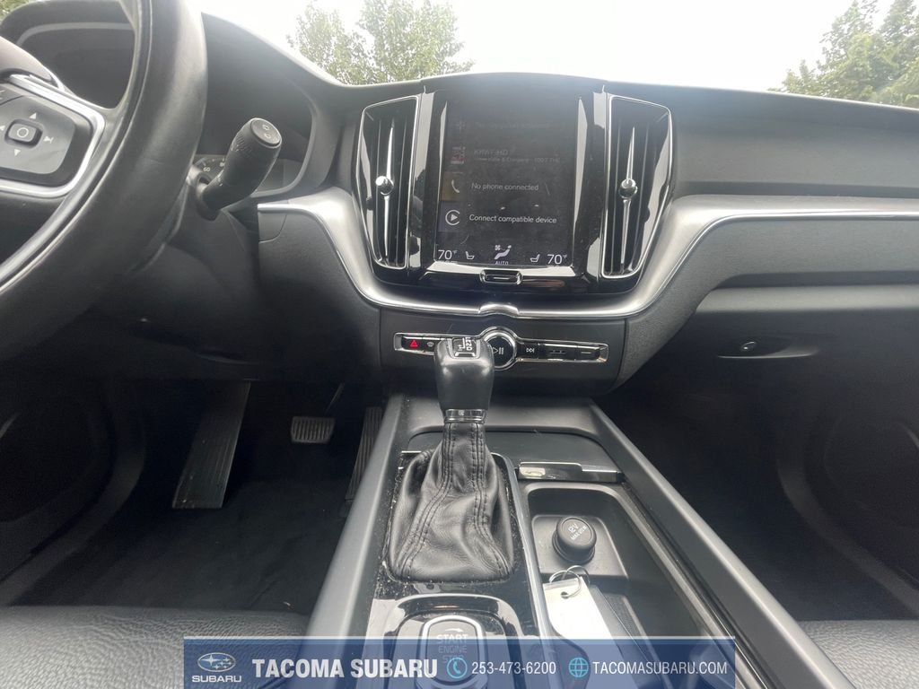 Used 2019 Black Volvo T5 Momentum image 15