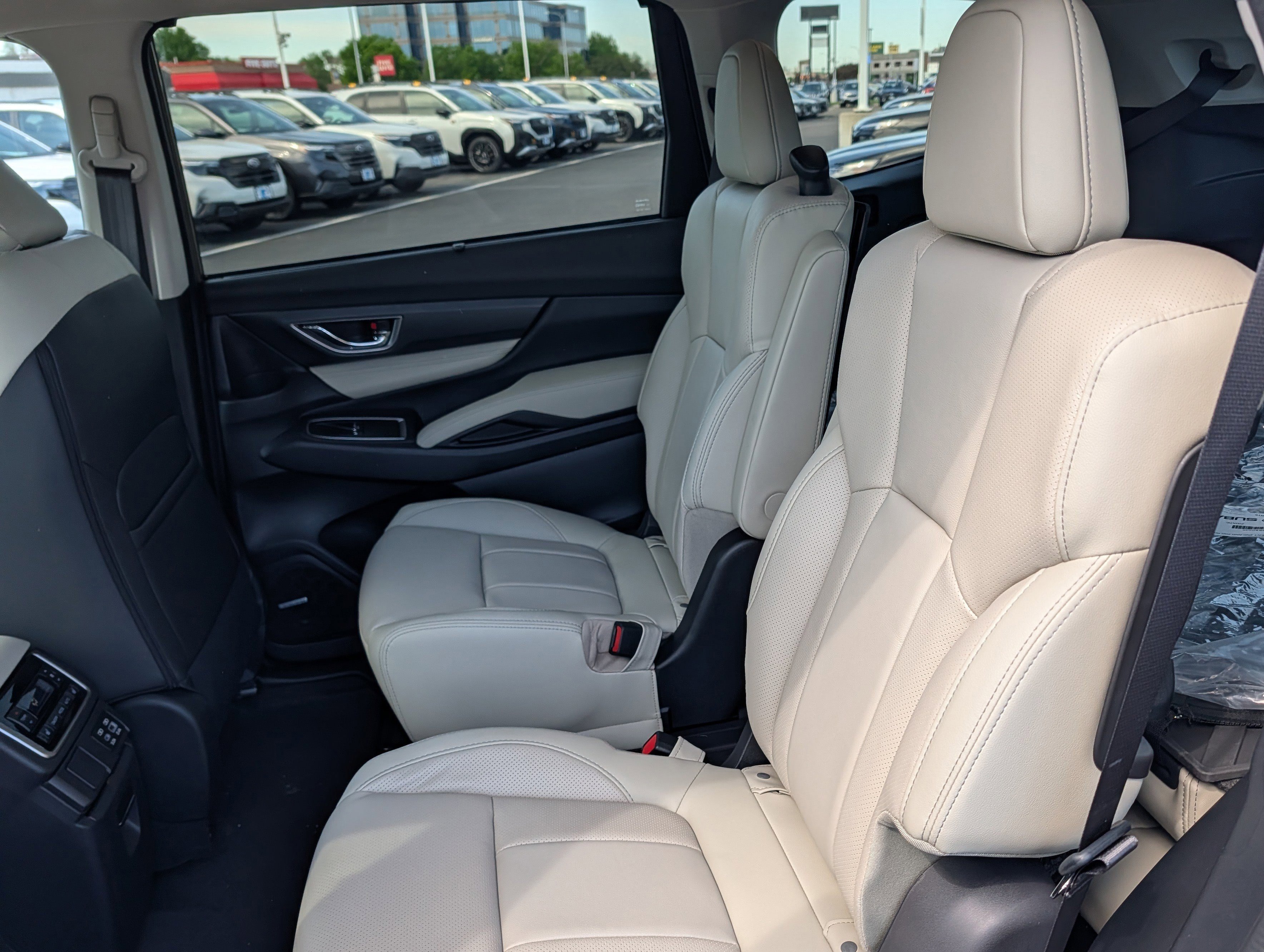 New 2026 AUTUMN GREEN METALLIC Subaru Limited 7-Passenger image 6