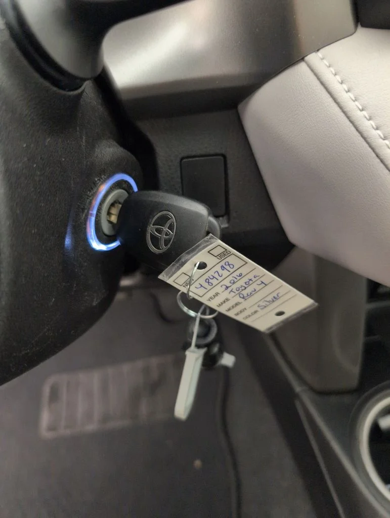 Used 2016 Silver Toyota XLE image 38