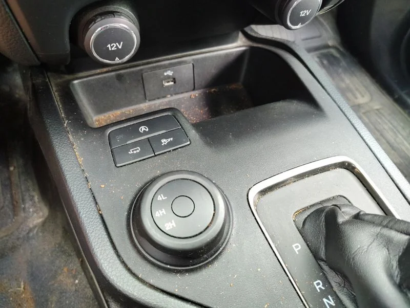 Used 2019 Blue Ford XL image 16