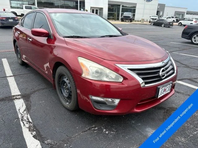 Used 2015 Cayenne Red Nissan 2.5 S image 8