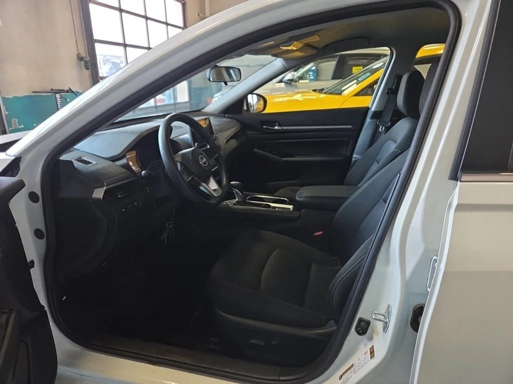 Used 2023 White Nissan 2.5 SV image 11