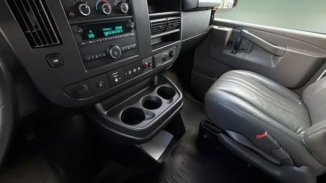 Used 2022 Summit White Chevrolet WT image 15