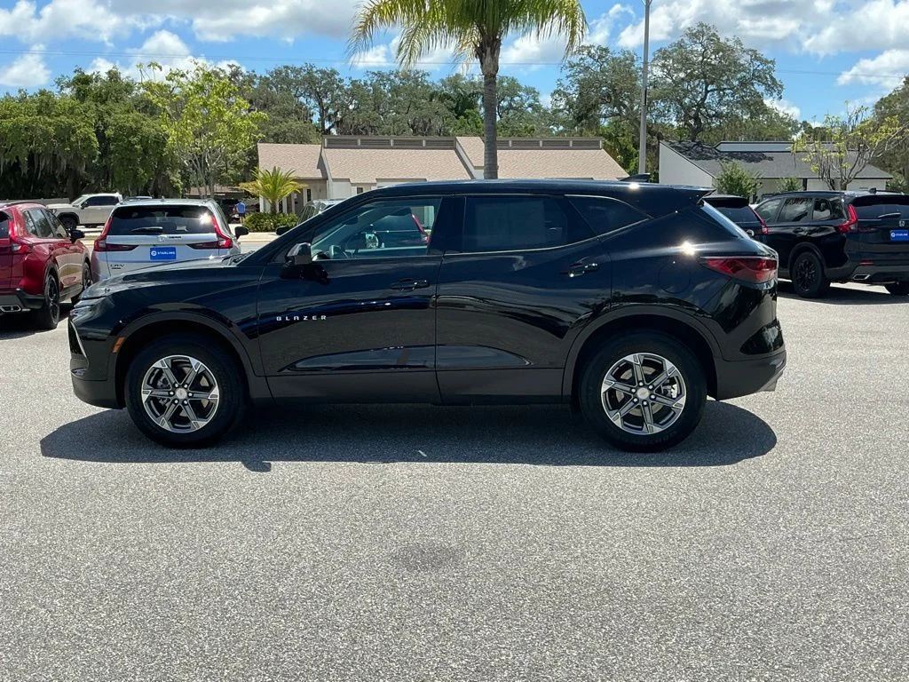 Used 2025 Black Chevrolet LT image 3