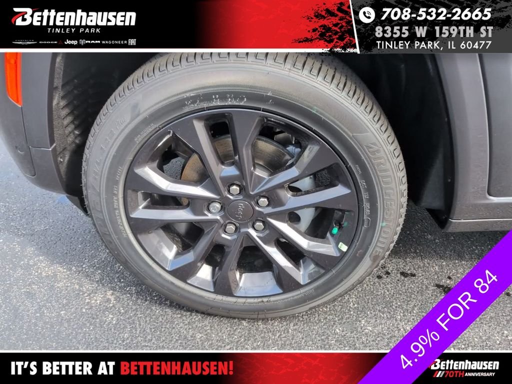 New 2026 Baltic Gray Metallic Clear-Coat Exterior Paint Jeep Limited Reserve image 10