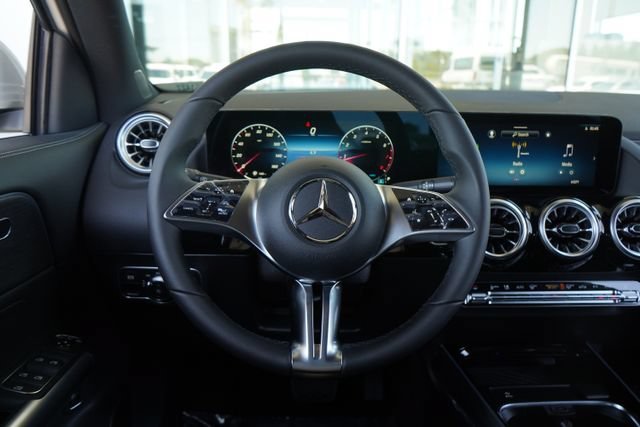 New 2026 Polar White Mercedes-Benz GLA 250 image 41