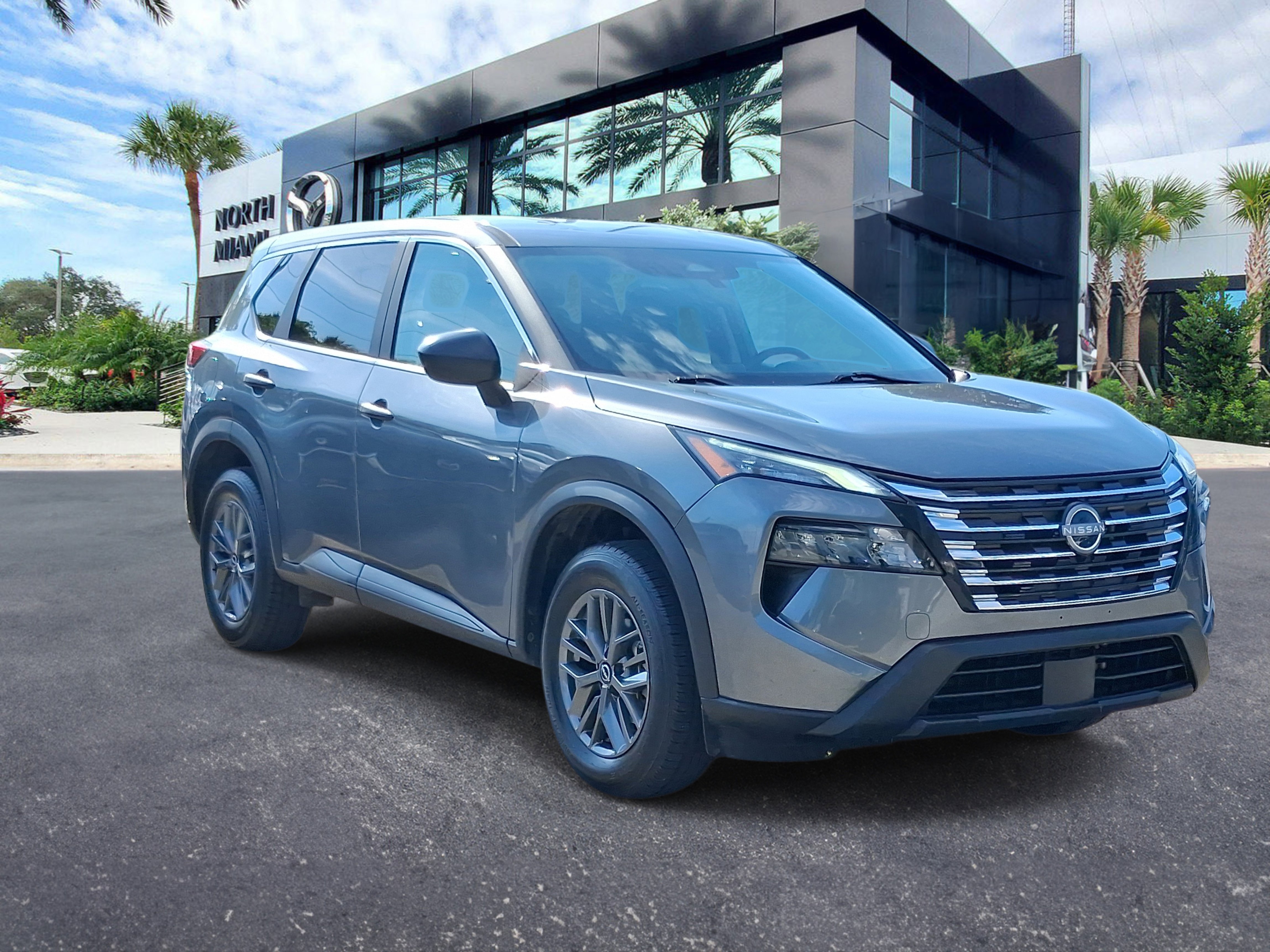 Used 2024 Gray Nissan S image 3