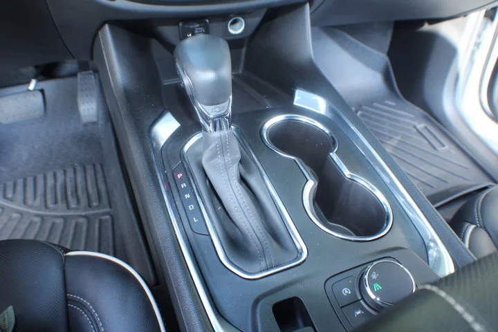 Used 2023 Iridescent Pearl Tricoat Chevrolet Premier image 12