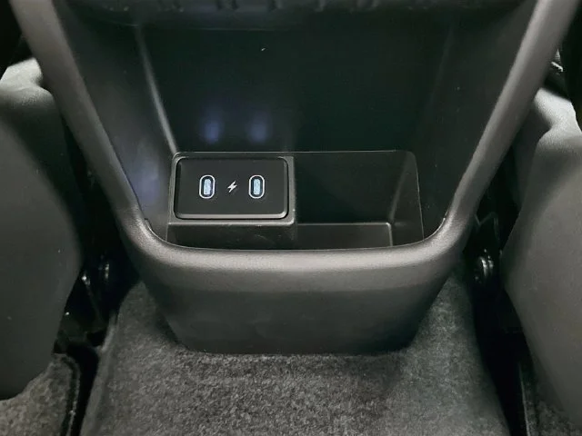 New 2027 White Hyundai SE image 12