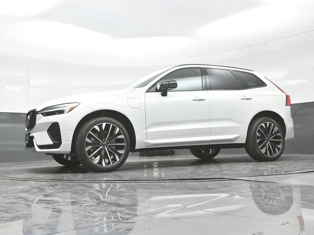 New 2027 Crystal White Volvo T8 Ultra image 25