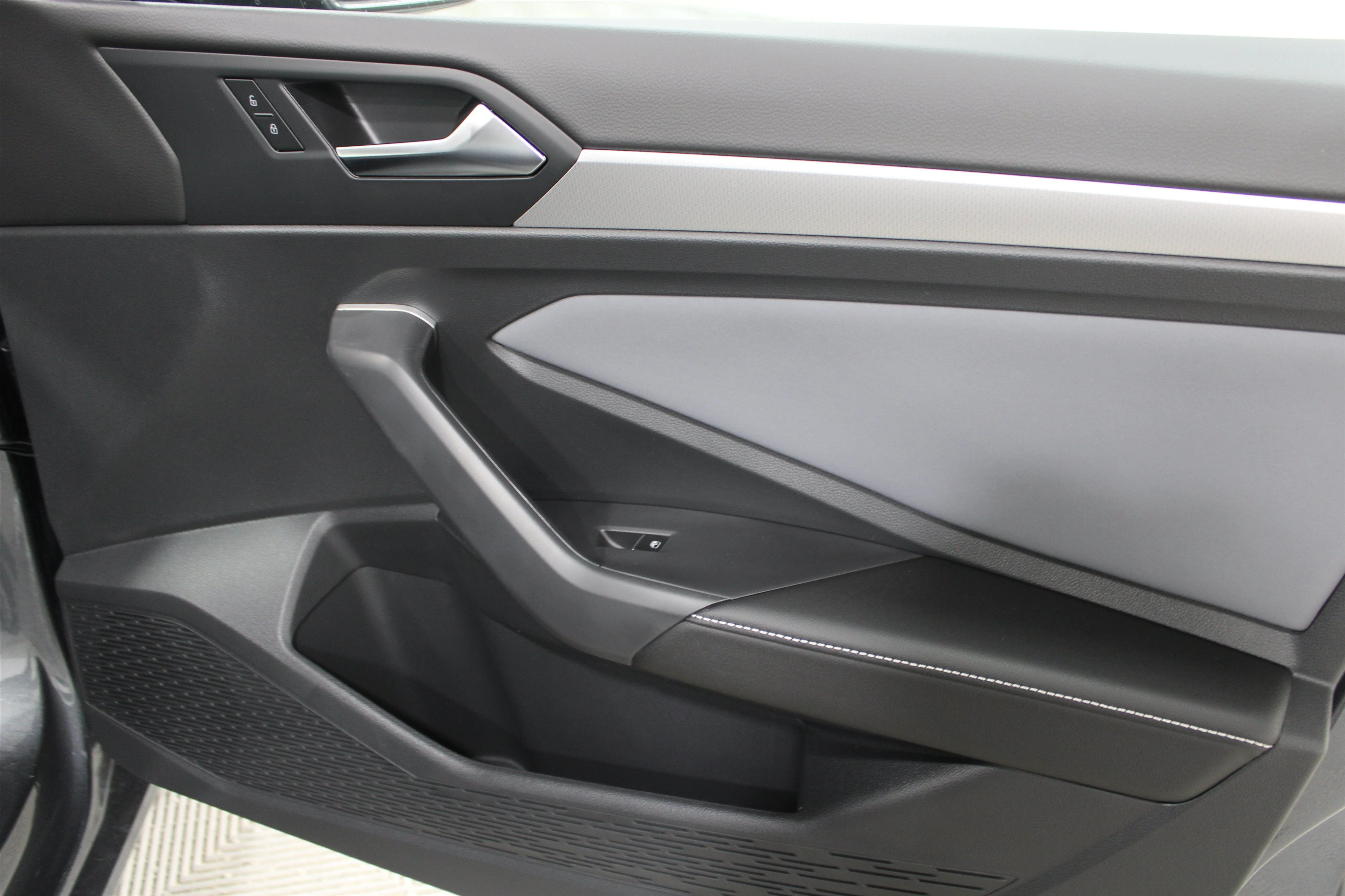 New 2026 Platinum Gray Metallic Volkswagen SE image 25