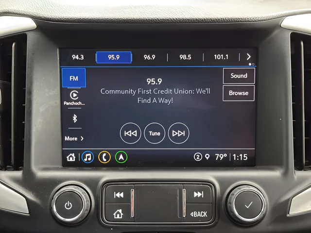 Used 2023 Silver GMC SLE image 22