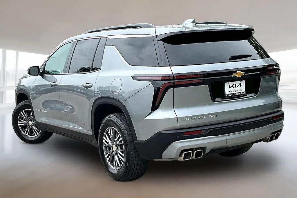 Used 2025 Sterling Gray Metallic Chevrolet LT image 4