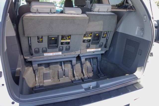 Used 2017 White Toyota L image 25