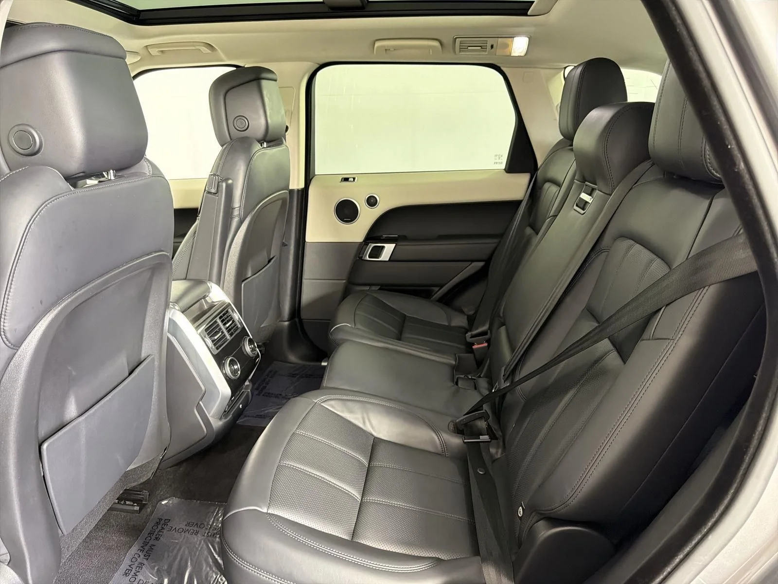 Used 2022 Eiger Gray Metallic Land Rover HSE Silver Edition image 27