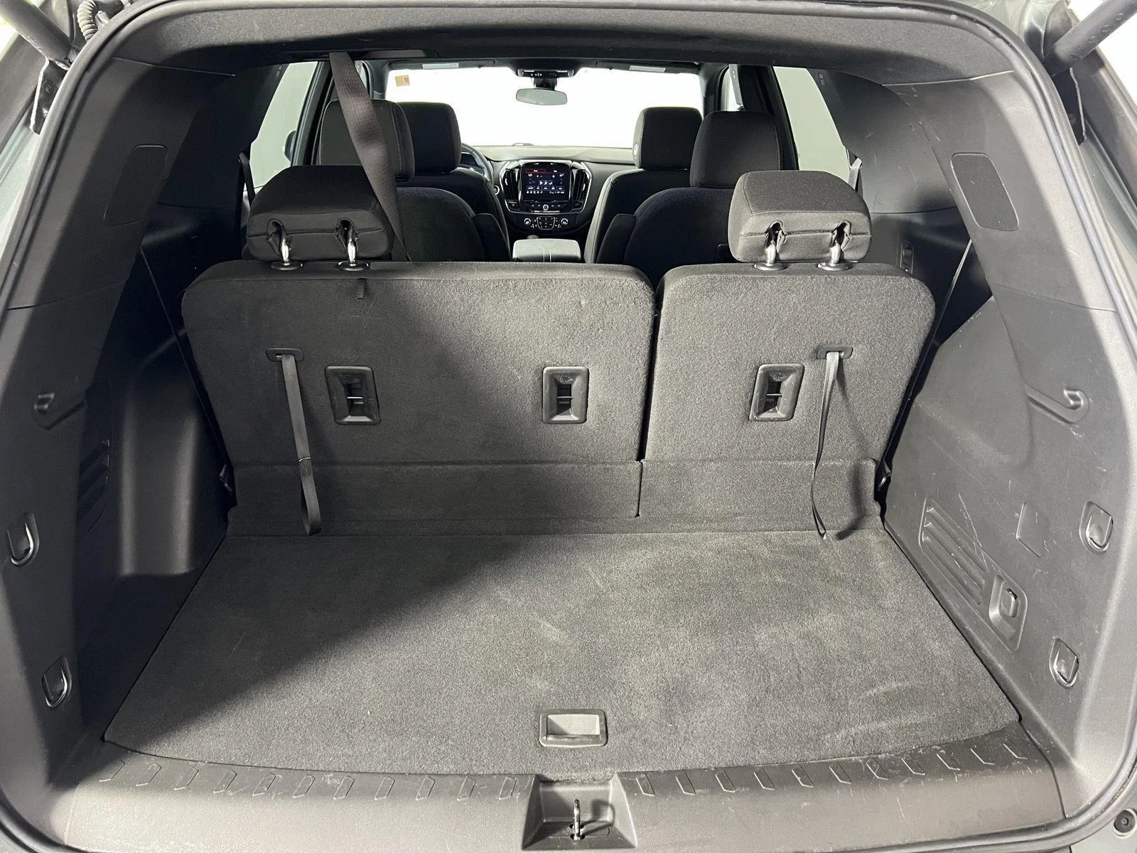 Used 2023 Silver Sage Metallic Chevrolet LT Cloth image 22