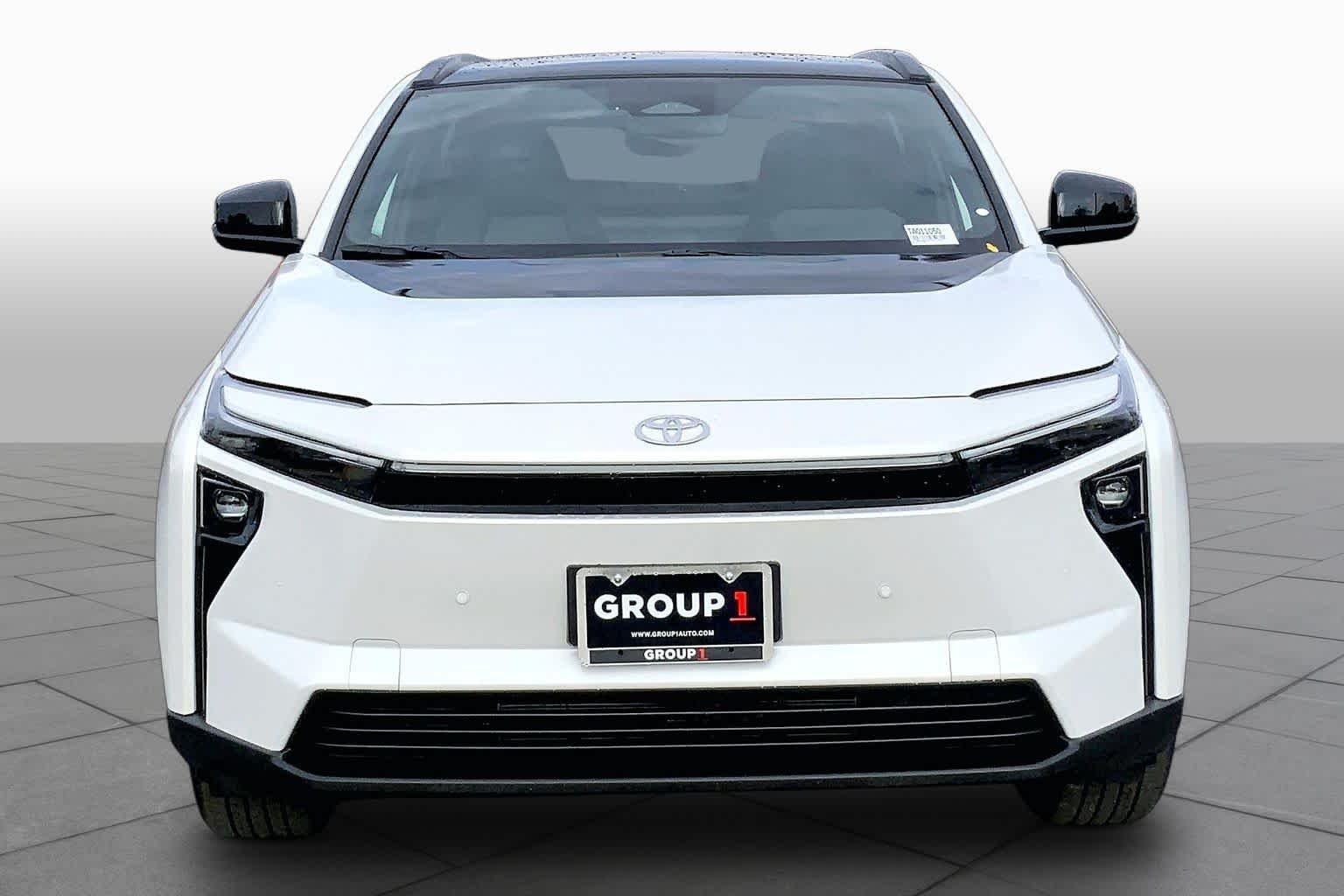 Used 2026 Wind Chill Pearl Toyota XLE Plus image 3