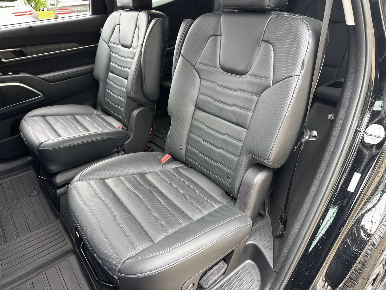 Used 2025 Black Kia SX-Prestige image 29