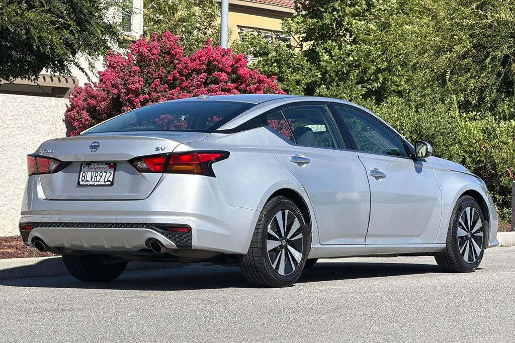 Used 2019 Brilliant Silver Metallic Nissan 2.5 SV image 5