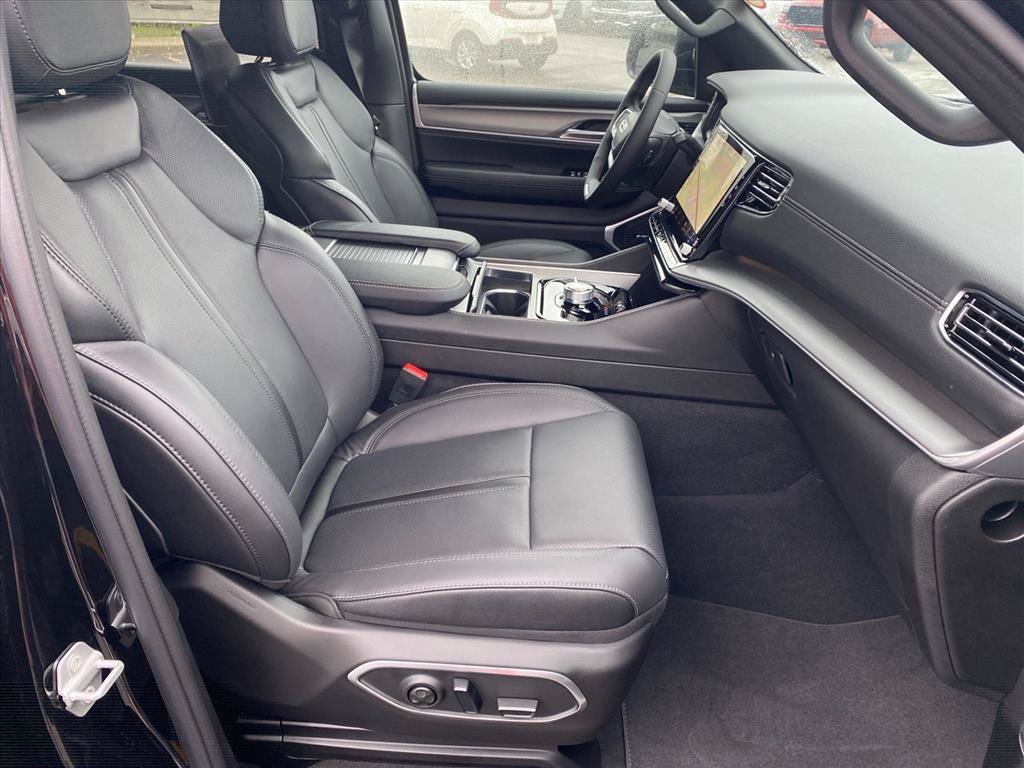 New 2026 High Gloss Black Jeep Limited Altitude image 18