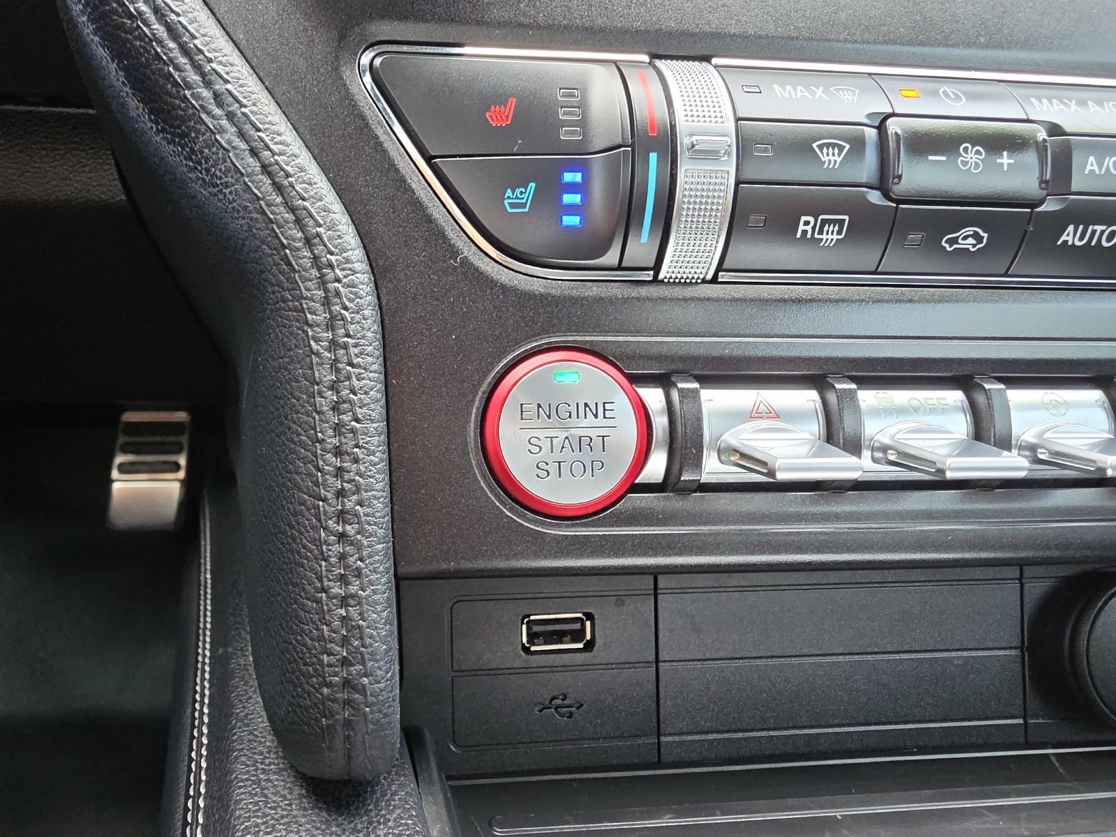 Used 2019 Blue Metallic Ford GT Premium image 20