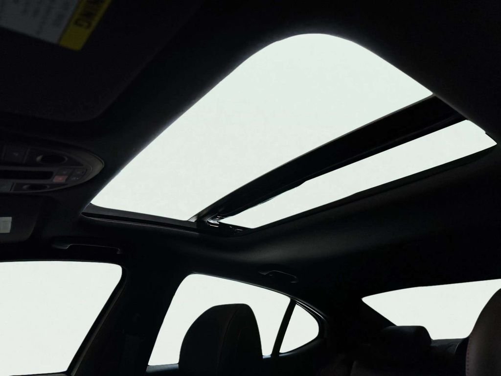 2024 GENESIS G70 Standard - Photo 21