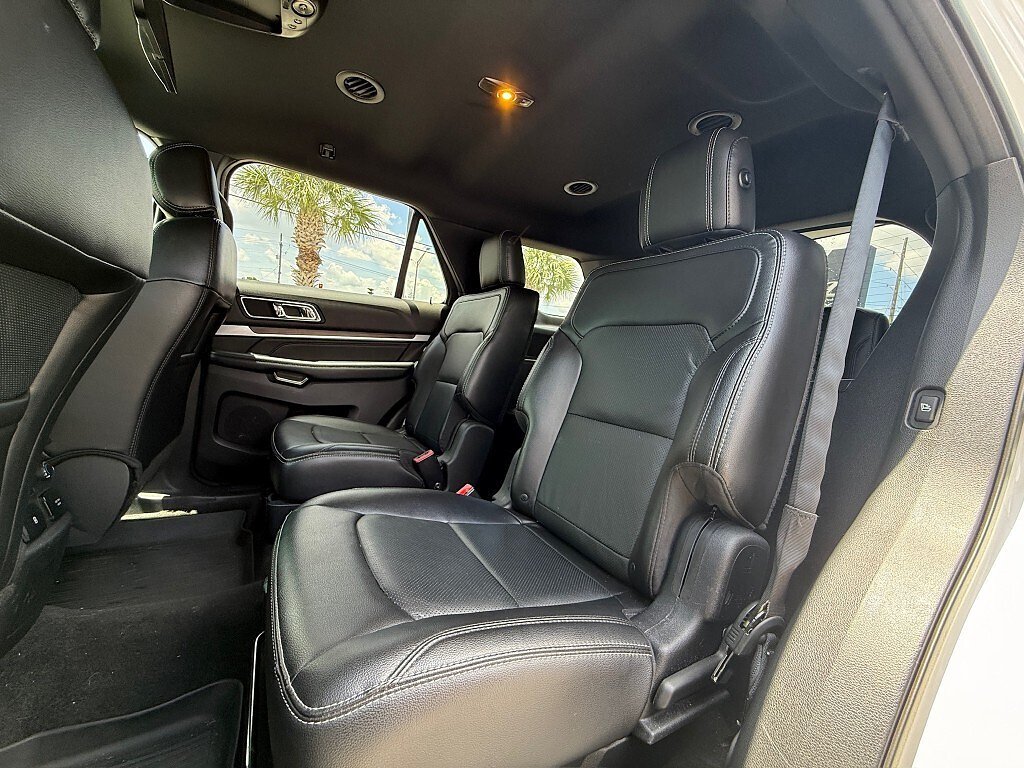 Used 2017 White Platinum Metallic Tri-Coat Ford Limited image 9