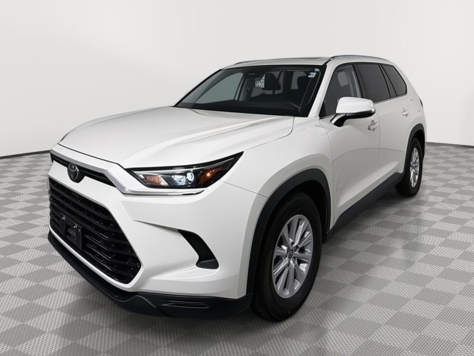 Used 2024 Coastal Cream Toyota XLE image 11