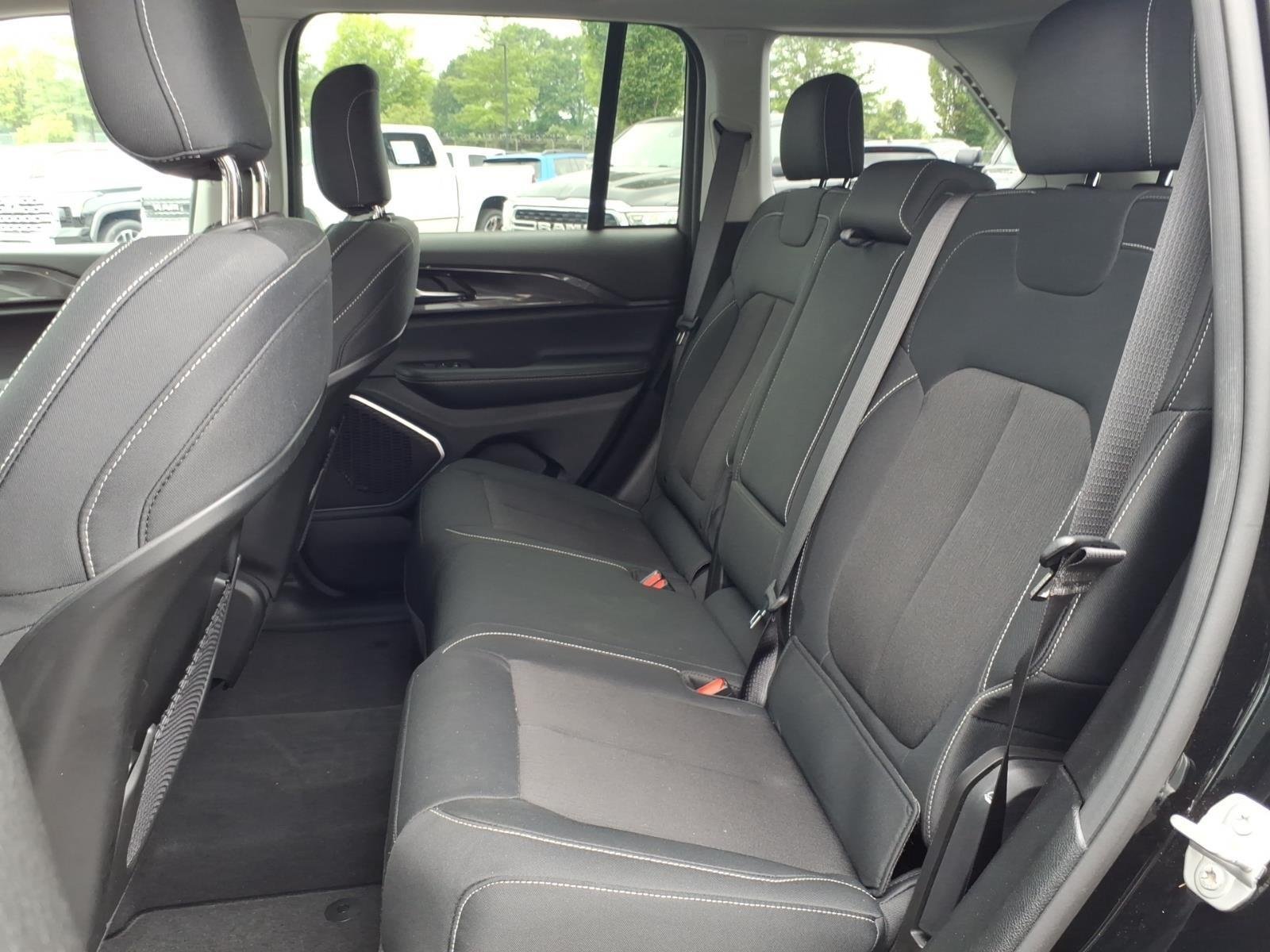 Used 2022 Diamond Black Crystal Pearlcoat Jeep Laredo image 19
