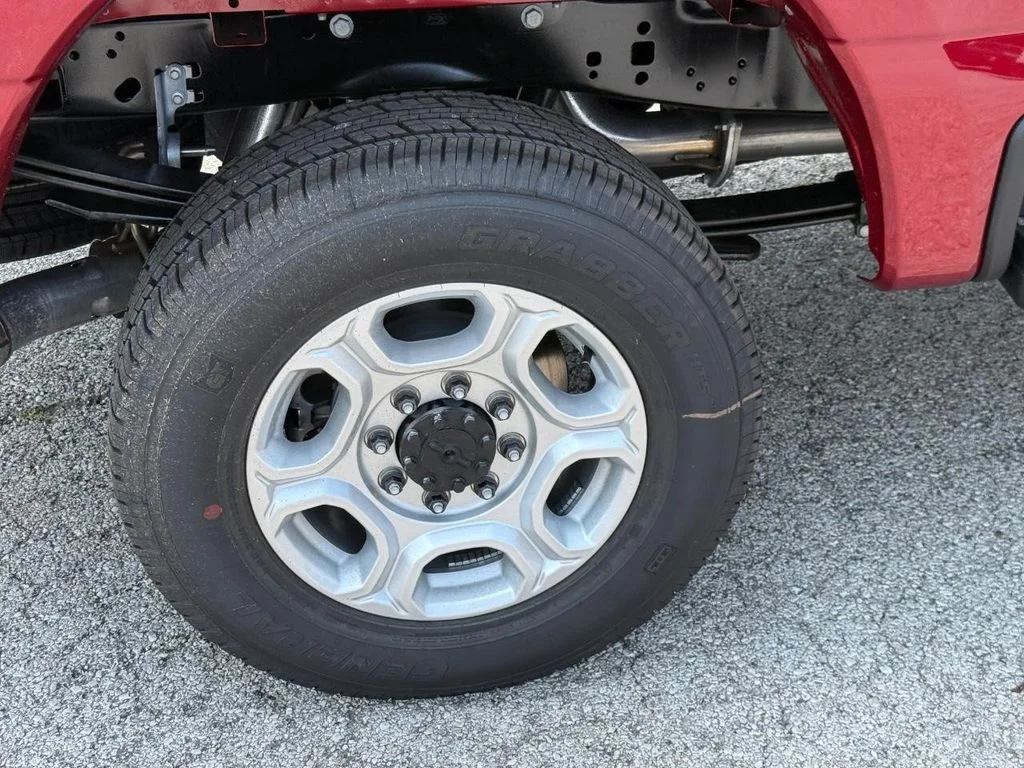 New 2026 Ruby Red Metallic Tinted Clearcoat Ford F-250® XLT image 4