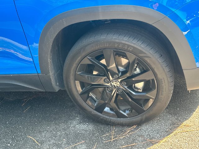 Certified Used 2024 Blue Volkswagen 1.5T SE image 4
