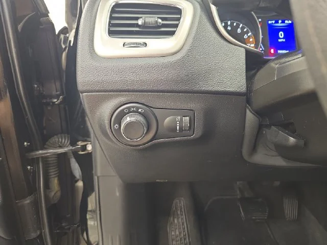 Used 2019 Diamond Black Jeep Sport image 31