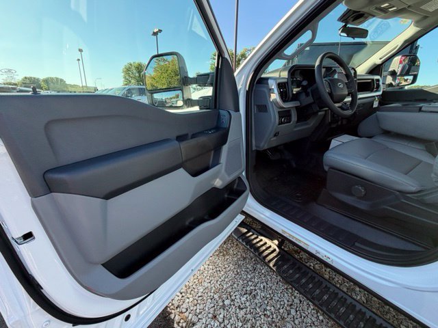New 2026 White Ford F600 4X4 CHAS/C image 8