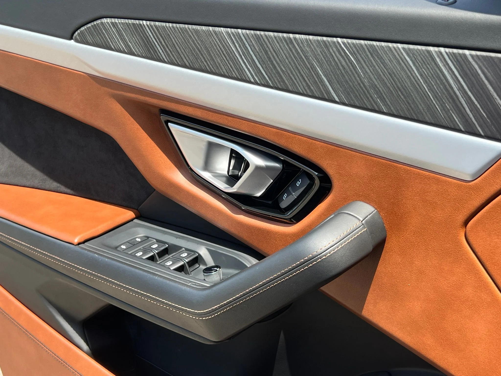 Used 2019 Blue Lamborghini Base image 34